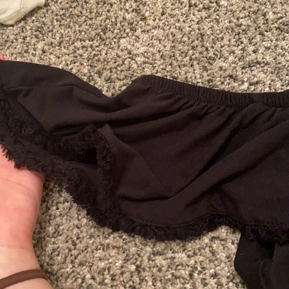 Black off the shoulder romper - Picture 3 of 4